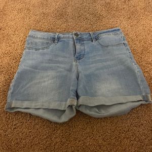 Signature Studio - Women’s Jean Shorts - size 12